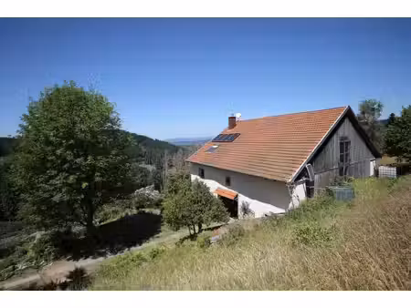 ferme dans un endroit magnifique isolé et panoramique avec 2 ha