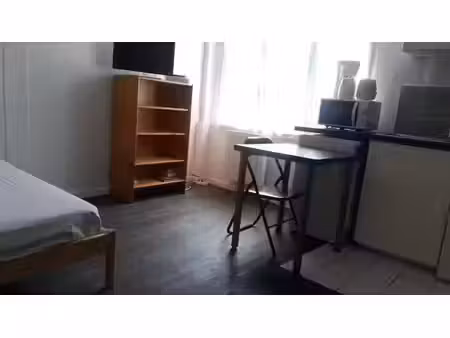 location meublée appartement 1 pièce 20 m² à le chesnay (78150)  820 €