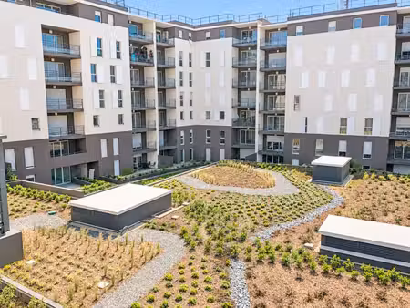 t3 avec terrasse et parking à marseille