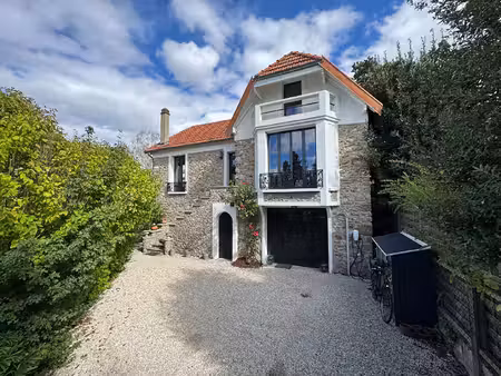 charmante maison ancienne entièrement rénovée avec très beau jardin et dépendance montfort