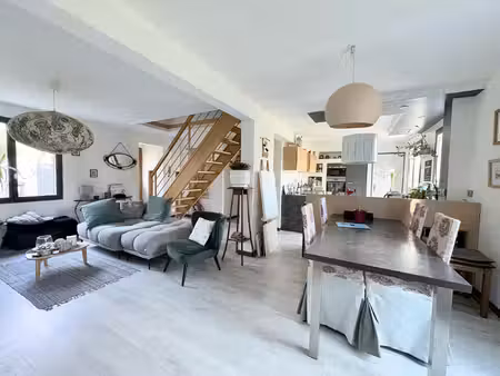 maison familiale avec beau jardin arboré