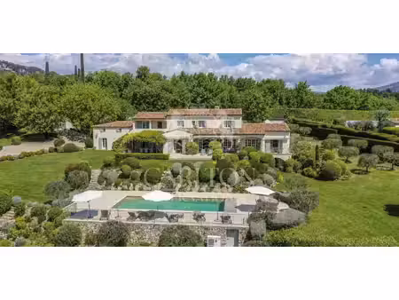 propriété avec piscine en bord de mer châteauneuf-grasse (06)