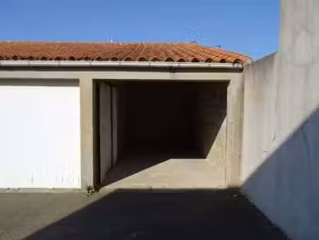 location garage box et parking aux sables-d'olonne (85100) : à louer / les sables-d'olonne