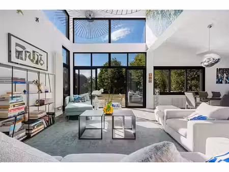 meudon élégante maison de caractère avec piscine et jardin paysager.