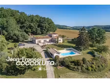 superbe propriété en pierre avec piscine