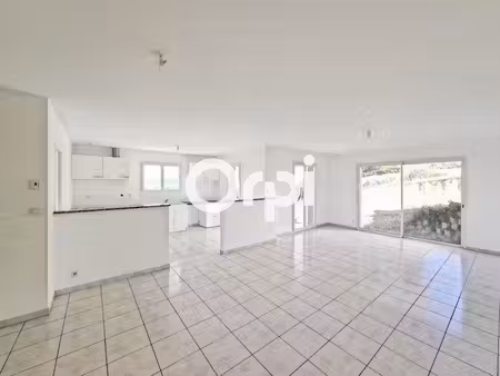 location villa 4 pièces 111.6 m² à pomeys (69590)  1 200 €