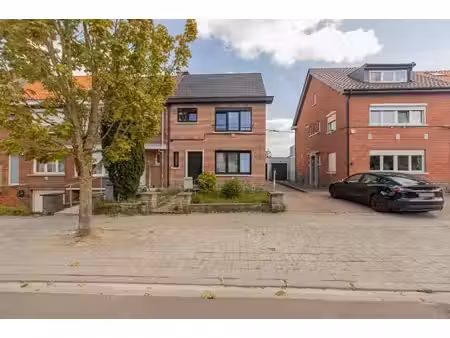 maison familiale extrêmement spacieuse avec grande cuisin...