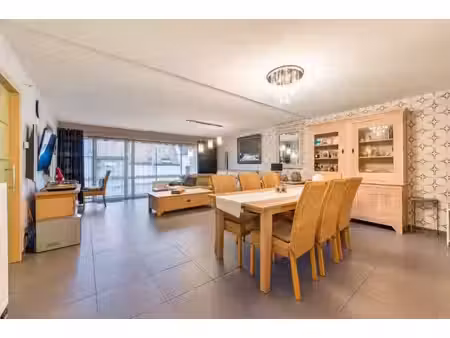 appartement spacieux avec grande terrasse à temse