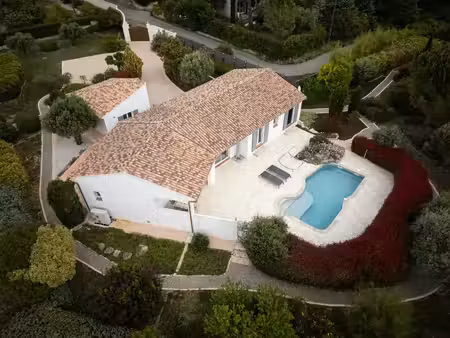 maison garéoult 5 pièces 150 m2sur 2840 m² de terrain  avec piscine  garages