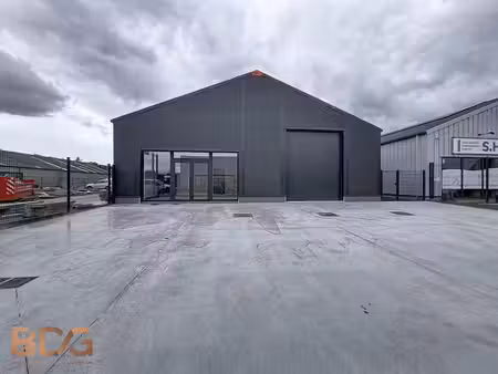 entrepôt entièrement neuf dans le zoning