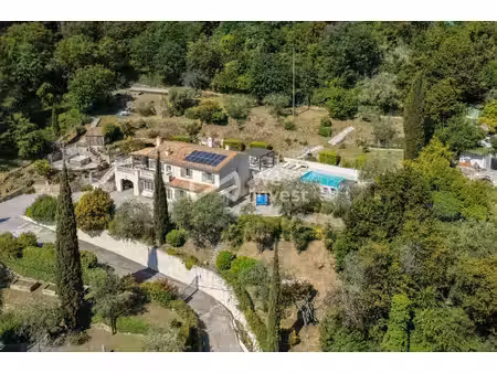villa d'exception avec vue panoramique  piscine et jardin de 3 0