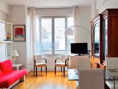 grand studio meublé et lumineux - rond-point des champs elysées
