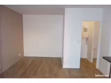 studio 1 pièce 28 m²