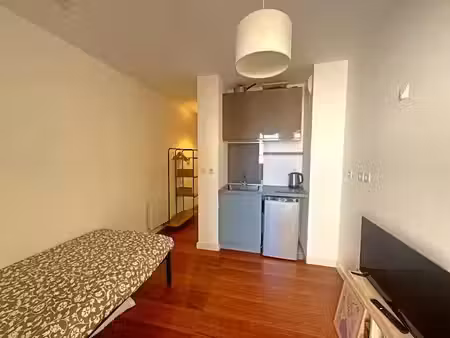 location meublée appartement 1 pièce 15.63 m² à marseille 6ème (13006)  620 €