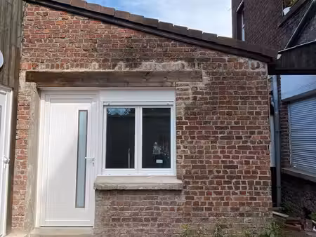 ? studio entièrement rénové 25 m² – calme – plain-pied – disponible de suite ◊ frontière b