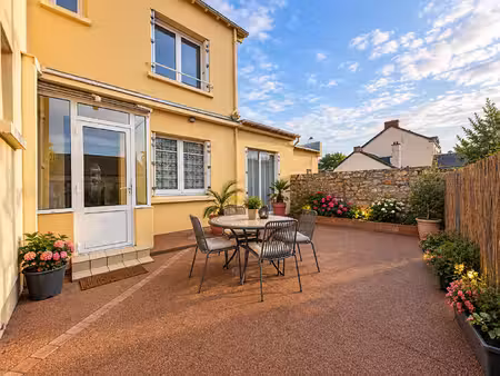 lusanger : maison familiale d'environ 178 m² sur plus de 2 000 m² de terrain divisible