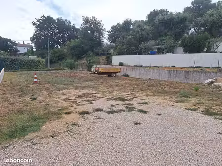 terrain 609 m² greasque
