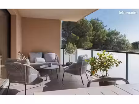 lumineux t3 avec pièce de vie agréable et terrasse - coeur châteauneuf-le-rouge