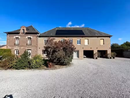 propriété 8 chambres avec garages et jardin secteur prisé