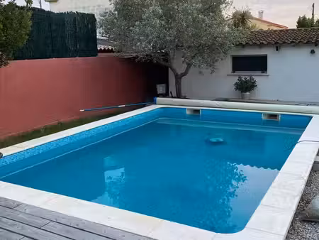 maison familiale rénovée avec piscine et jardin méditerranéen