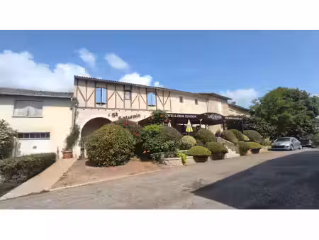 restaurant  gites  épicerie à la vente sur le chemin de comp