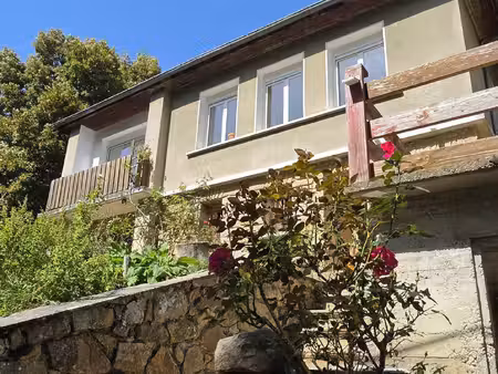 maison de 84 m2 avec sous-sol complet sur 4 965 m2 de terrai