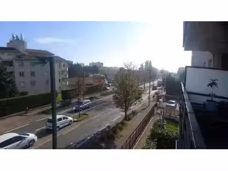 appartement t3 de 65 m² avec terrasse et garage à pierre-bénite