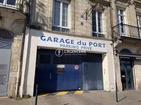 place de parking privative et sécurisée - coeur chartrons