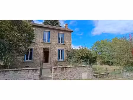 maison à 10 mn d'aubusson   jardin et garage