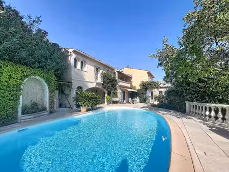 villa néo-toscane à vendre à auribeau-sur-siagne – 231 m²  piscine et vue panoramique