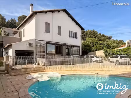 maison divisé en 2 appartements avec piscine