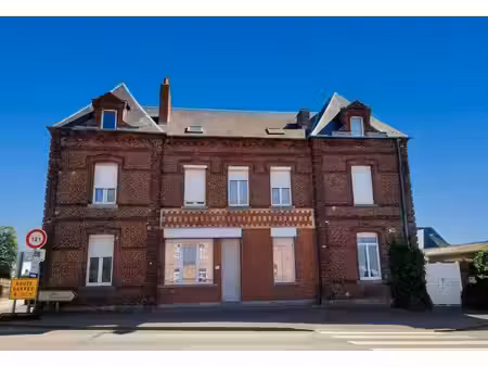 immeuble avec des bâtiments