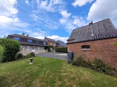 lot de 2 maisons avec des dépendances. 13 pièces pour les deux