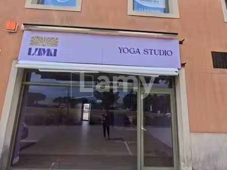 local commercial 61 m²