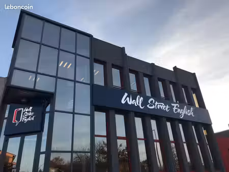 location 72 m2 avec 3 bureaux + salle d'attente + toilettes + parking