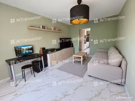 t2 entierement renove de 53 m² - parking - cave - vaulx village