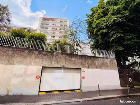à vendre — place de parking sécurisée de plain-pied — paris 12e (rue sibuet)