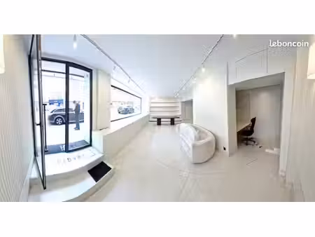 location local commercial