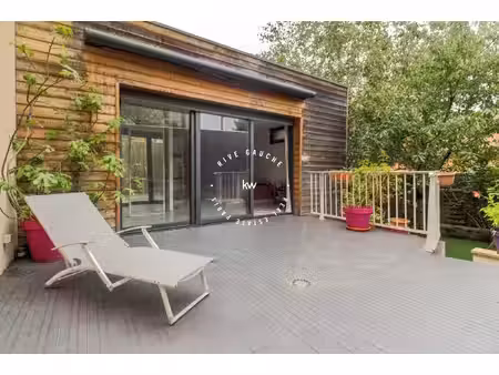 une maison de ville pleine de possibilités  au calme d'une im