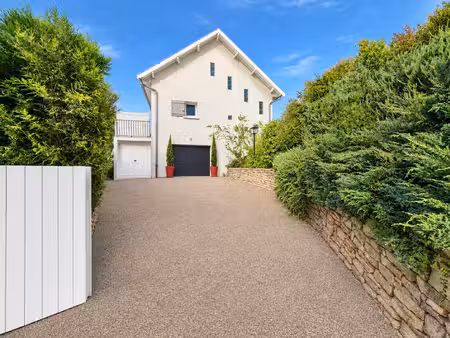 maison 5 piéces 140 m² - montluel