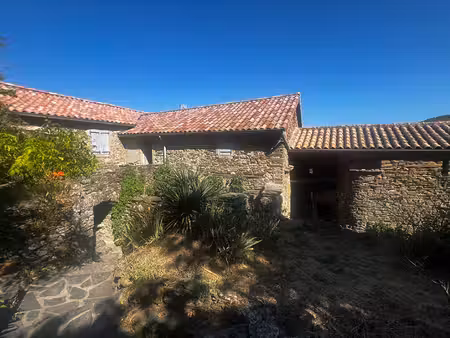 maison en pierre avec magnifique vue sur les cévennes