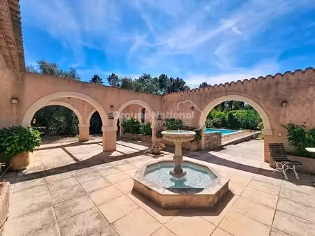 villa d'architecte 142 m² avec piscine et nombreuses dépendances ? callian