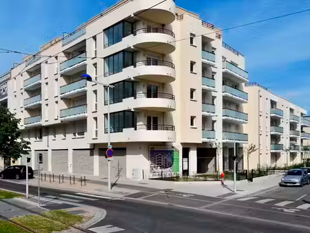 t2 meublé 44 m² avec terrasse  cave et garage