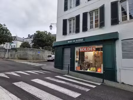 local commercial en plein centre ville d'oloron