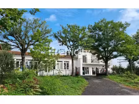 maison 8 pièces - 205 m²