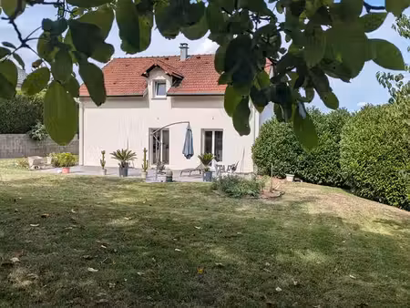 vends maison dans cadre verdoyant