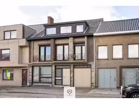 ruime gezinswoning met veel potentieel in hartje lochristi