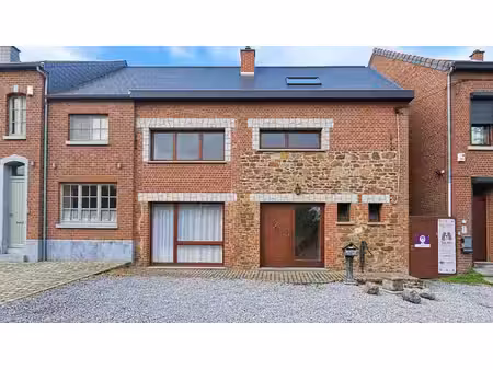 agréable maison 3 chambres avec parking  terrasse et jardin
