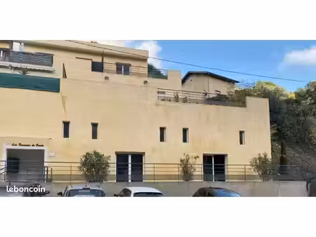 local commercial sécurisé 330m2 canta galet