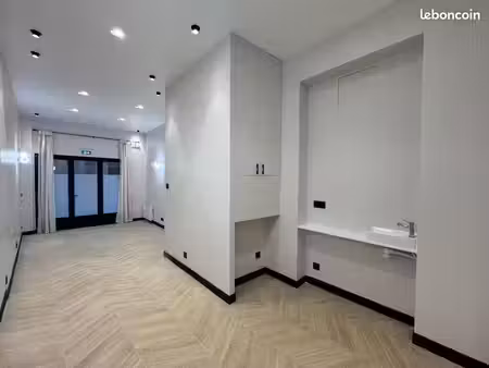 bureau 25 m² – paris 7e – rue de l’université – refait à neuf